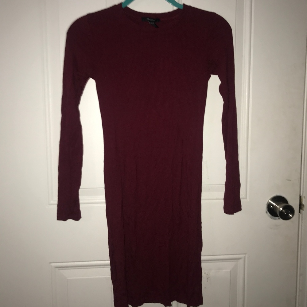 Simple and cute maroon long sleeve dress.